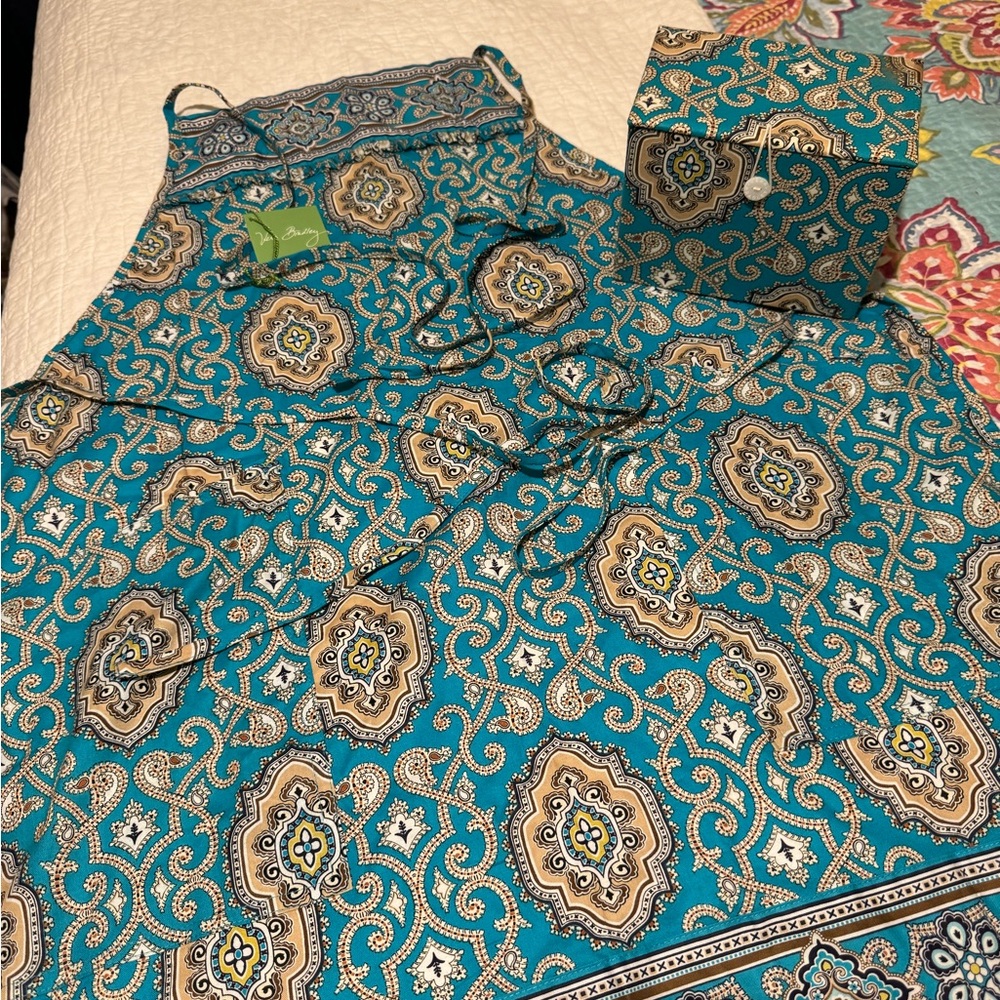 NWT 2pc. Vera Bradley apron & recipe box.